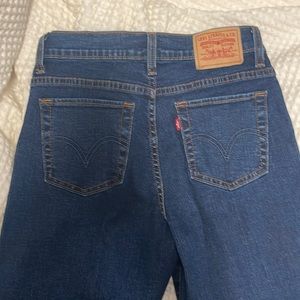 Levi’s perfectly slimming 512